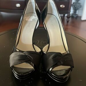 Nine West Size 7.5 Women’s Black Patent Leather Pump High Heels bow.